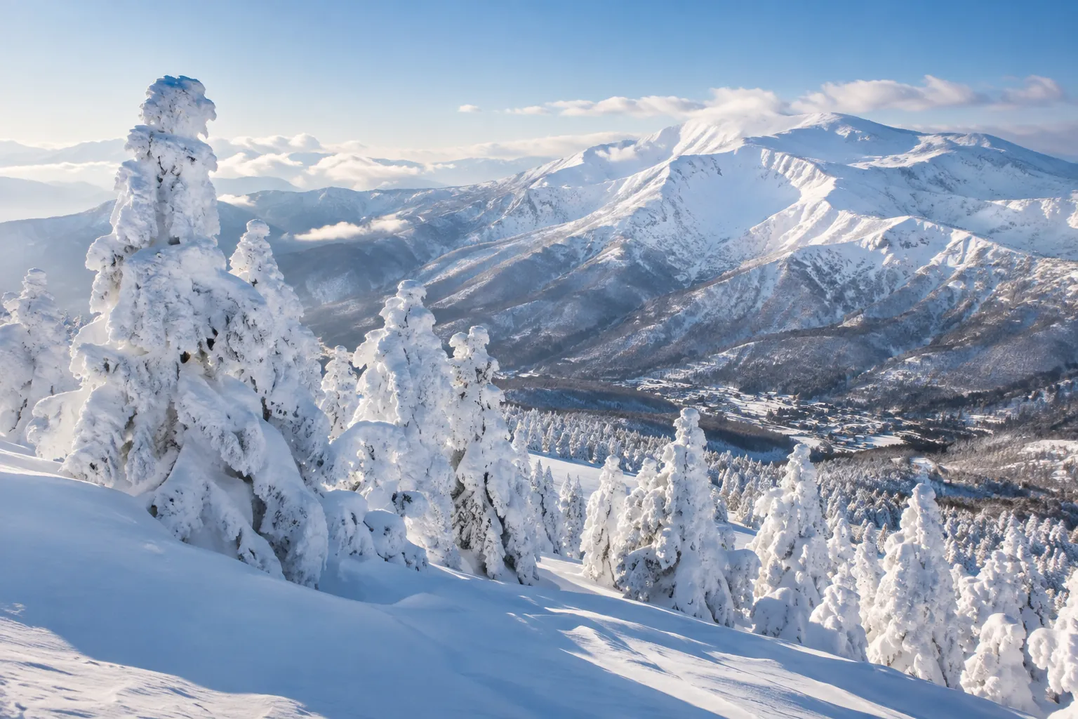 山形市の蔵王の樹氷と山並みをイメージした生成画像